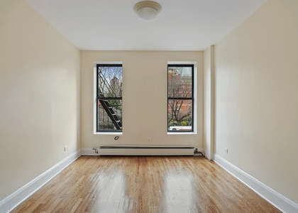 greenwich avenue - Photo 1