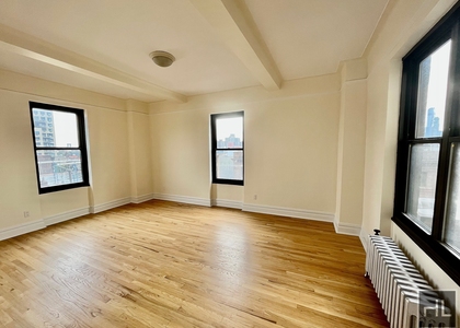 Second Avenue - Photo 1