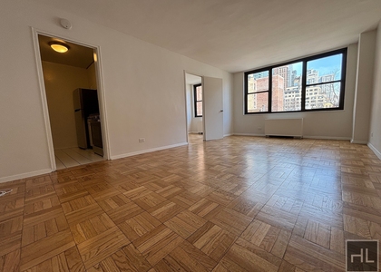 East 49 Street - Photo 1