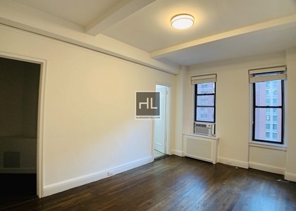 East 46 Street - Photo 1