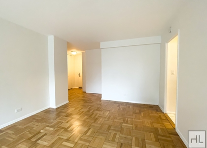 East 49 Street - Photo 1