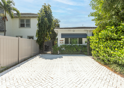 1620 Ne 8th Street - Photo 1