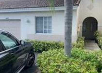 4923 Sw 32nd Avenue - Photo 1