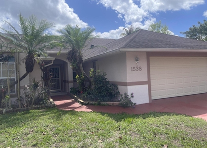 1538 Sw Neptune Avenue - Photo 1