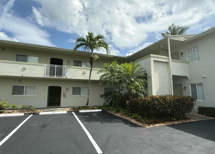 578 Ne 20th Street - Photo 1