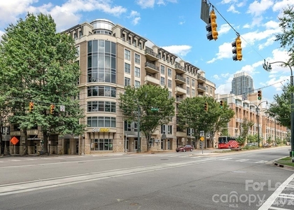 718 W Trade Street - Photo 1