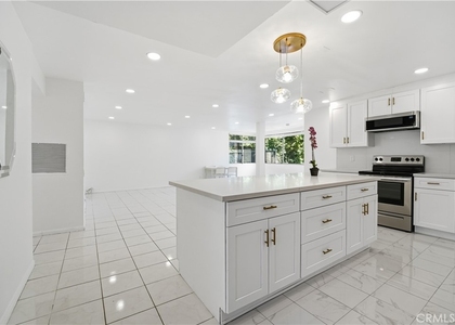 5301 Balboa Boulevard - Photo 1