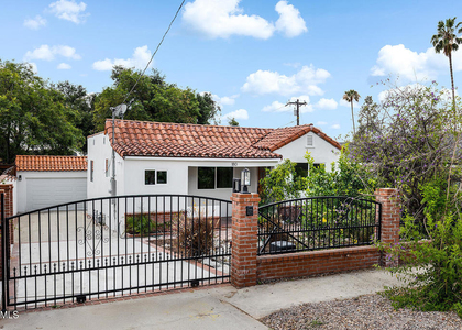 180 W Harriet Street - Photo 1