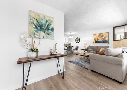 321 N Lincoln - Photo 1