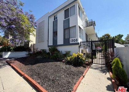 1308 N Poinsettia Place - Photo 1