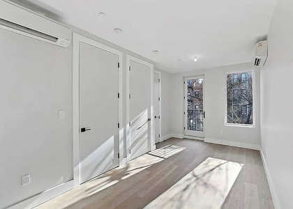 727 Dekalb Avenue - Photo 1
