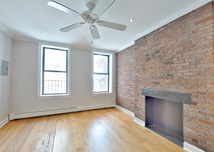 Avenue B - Photo 1