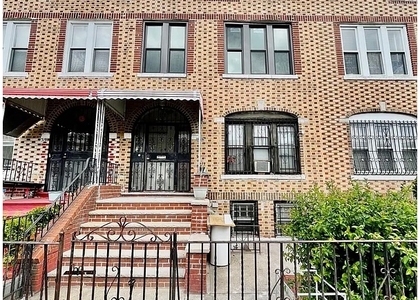 323 Midwood St - Photo 1