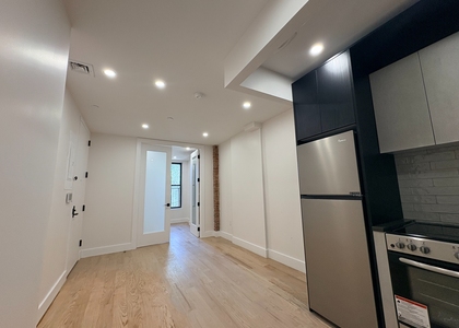 Bedford Avenue - Photo 1