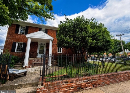 1327 S Queen Street - Photo 1