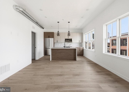 208 Vine - Photo 1