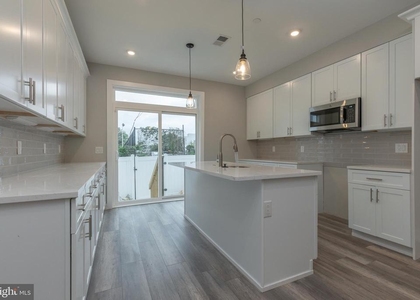 138 W Huntingdon Street - Photo 1