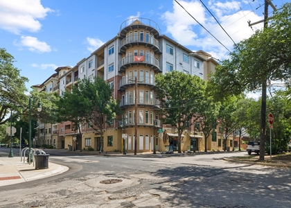 910 W 25th St - Photo 1