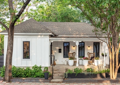 303 Navasota St - Photo 1