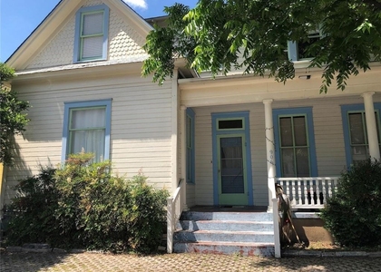 906 W 22nd St - Photo 1