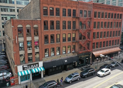 25 W Hubbard Street - Photo 1