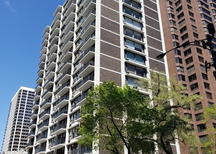 1400 N State Parkway N - Photo 1