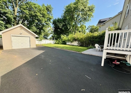126 Irving - Photo 1