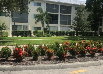 216 Banyan Boulevard - Photo 1