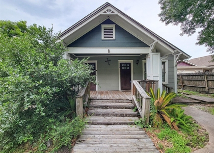508 W Lang - Photo 1