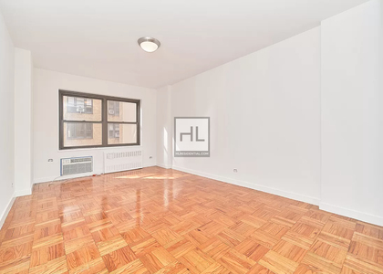 East 55 Street - Photo 1