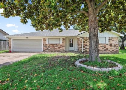 2621 16th Avenue N - Photo 1