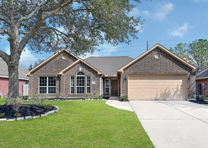 1035 E Hampton Drive - Photo 1