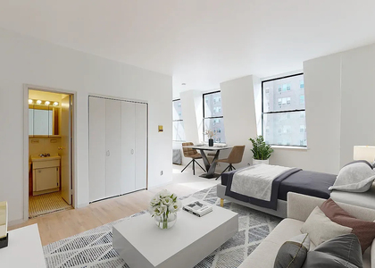 201 West 14th Street - Photo 1