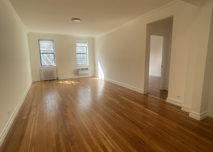 York Avenue - Photo 1