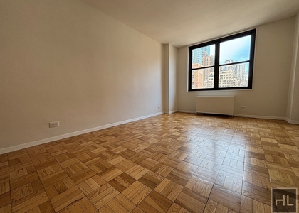 East 49 Street - Photo 1