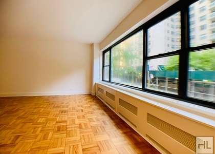 East 55 Street - Photo 1