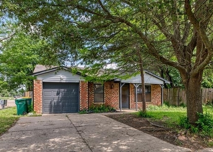 447 Vincent Street - Photo 1