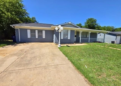 209 E Eller Avenue - Photo 1