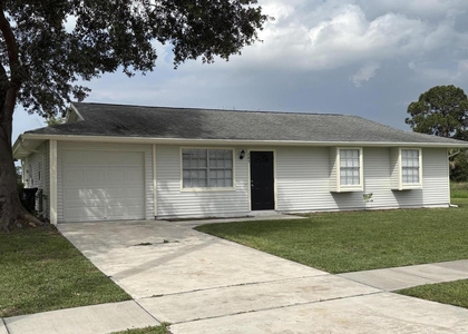 285 Ne Floresta Drive - Photo 1
