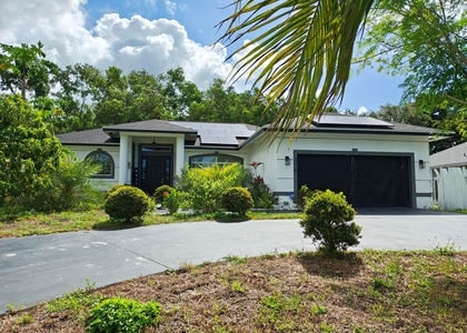 376 Sw Tulip Boulevard - Photo 1