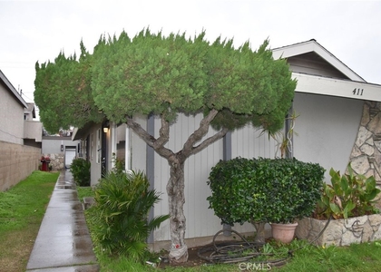 411 Kroeger St - Photo 1