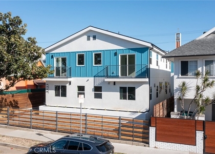 236 N Burlington Avenue - Photo 1