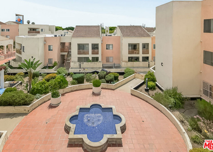 1118 Valencia Street - Photo 1