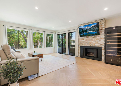 950 N Kings Road - Photo 1