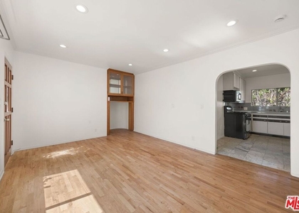 1538 N Mariposa Avenue - Photo 1