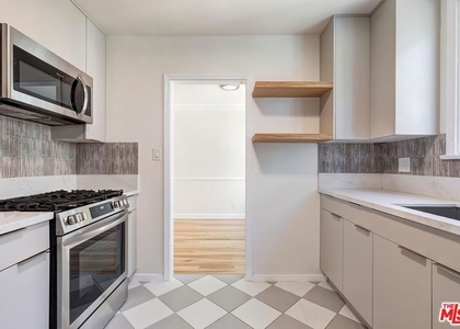 405 1/2 Shirley Place - Photo 1