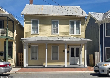 448 Loudoun Street N - Photo 1