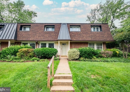 150 S Virginia Avenue - Photo 1