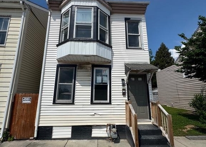231 Roosevelt Avenue - Photo 1