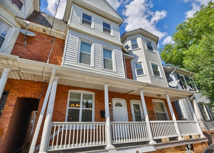 129 E Goepp Street - Photo 1